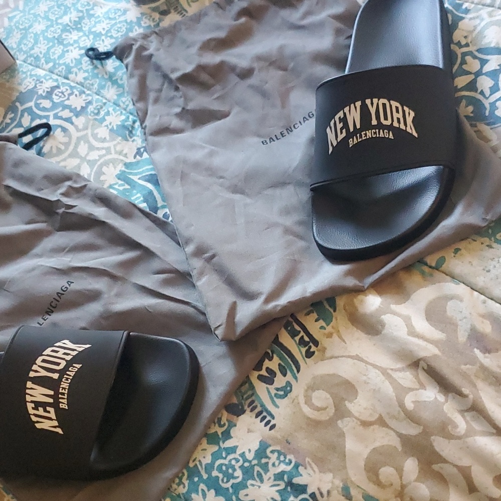 Brand new Balenciaga Black pool slide - Picture 6 of 7